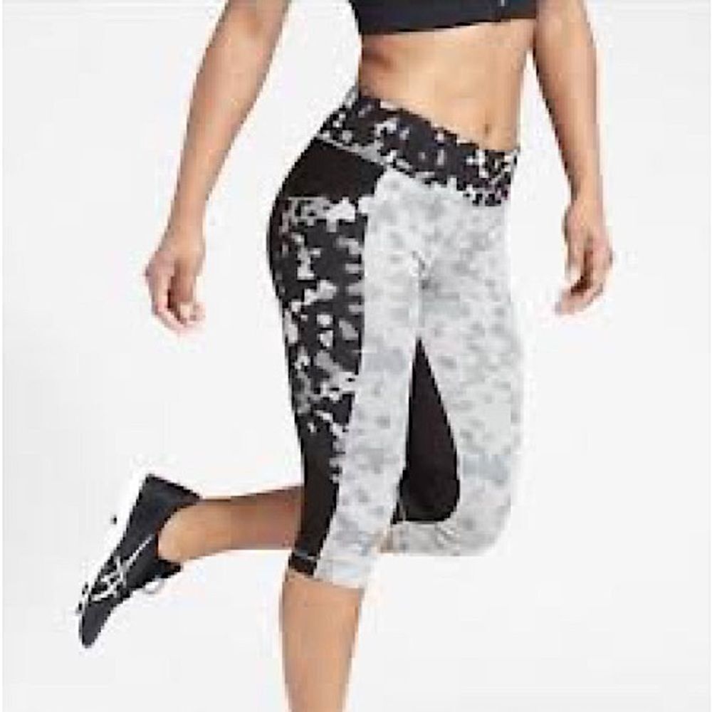Athleta Leopard Print Be Free Knicker Capri Pants Size Small